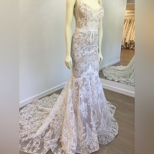 BERTA PRIVEE SAMPLE SALE!! 23-P104 Wedding Gown